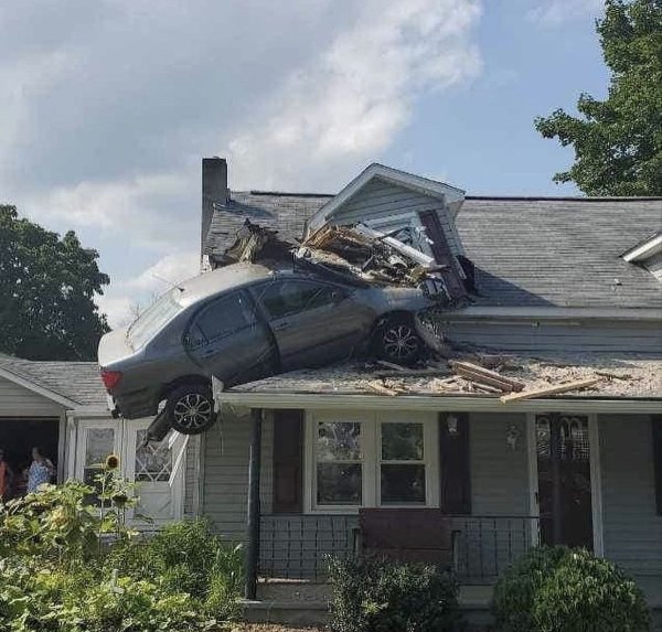 Epic Car Crashes (21 pics)