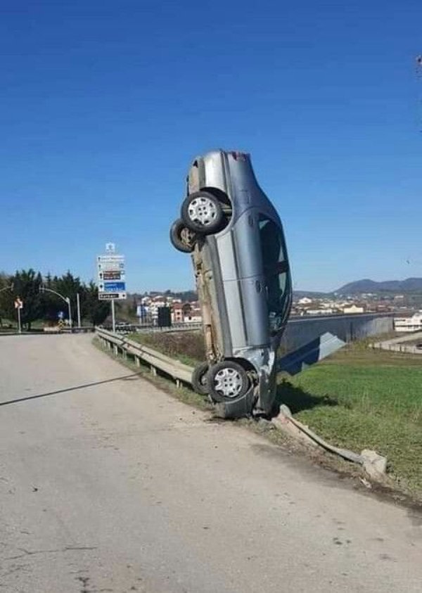 Epic Car Crashes (21 pics)