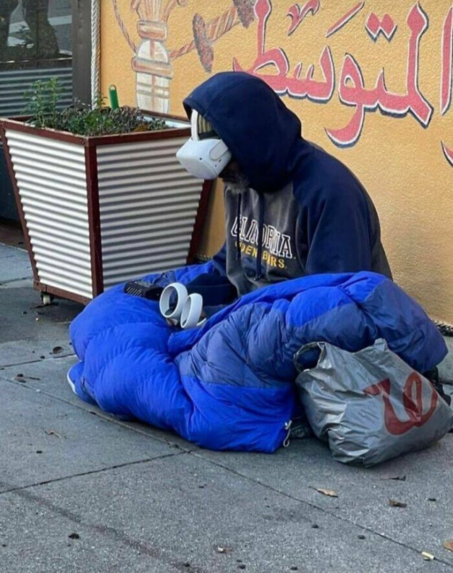 What Is Going On Here? (23 pics) What Is Going On Here? (23 pics)