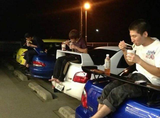 What Is Going On Here? (23 pics) What Is Going On Here? (23 pics)