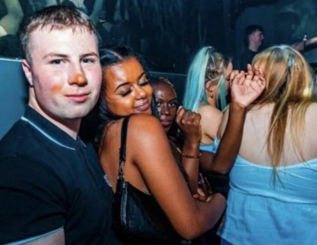 What Is Going On Here? (23 pics) What Is Going On Here? (23 pics)