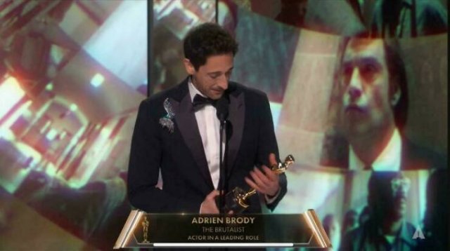 Interesting Details In Popular Movies (24 pics)