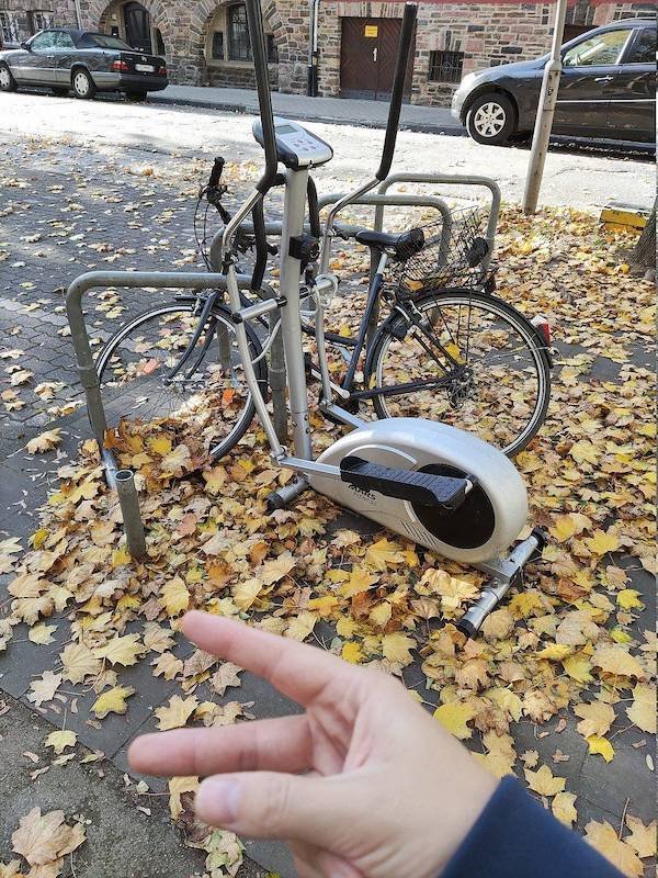 What Is Going On Here? (39 pics) What Is Going On Here? (39 pics)