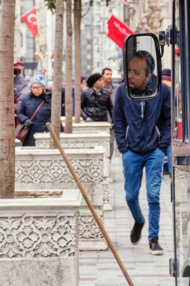 Right Moment (25 pics) Right Moment (25 pics)