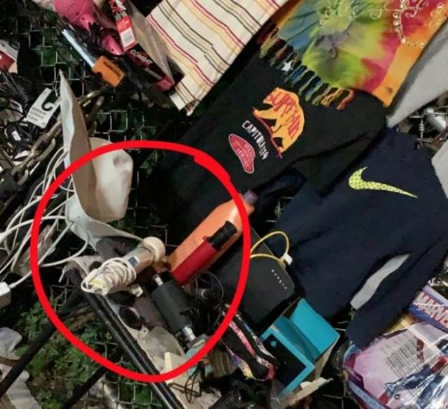 Weird Finds In Thrift Shops (35 pics)