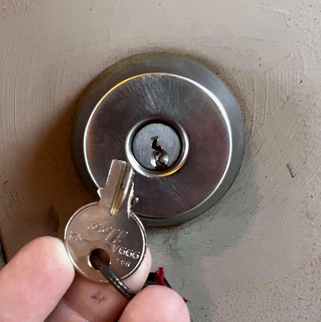 Annoying People And Situations (18 pics)