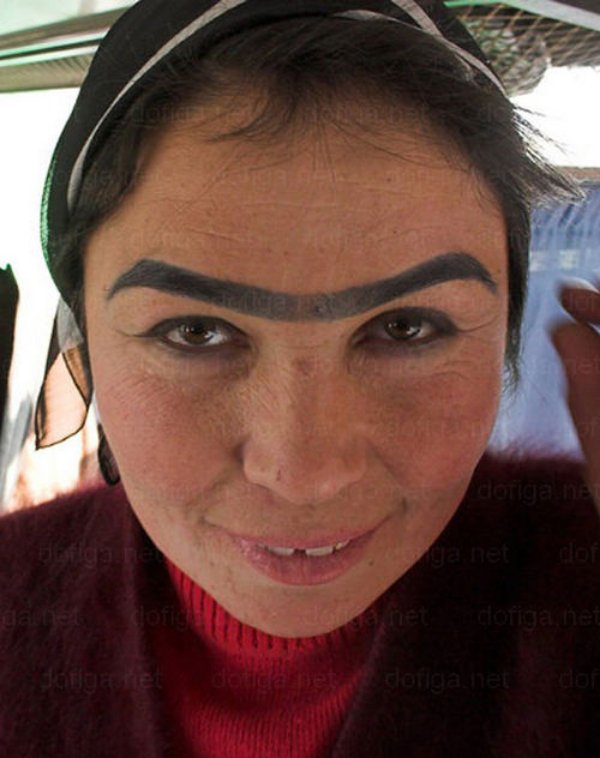 Awful Eyebrows (25 pics)