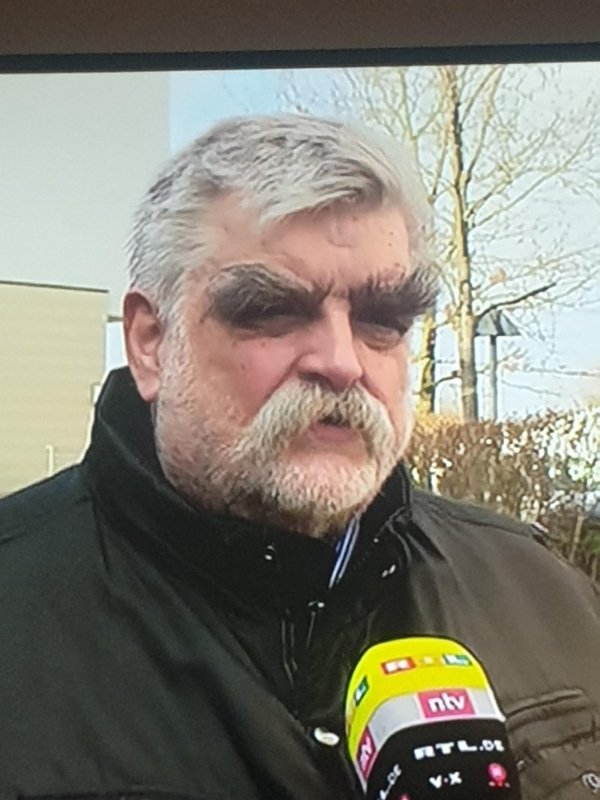 Awful Eyebrows (25 pics)