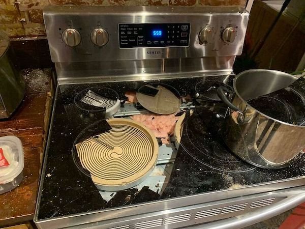 What Is Going On Here? (34 pics)