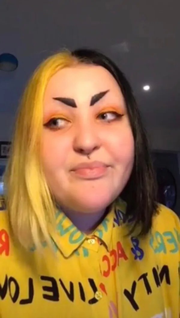 Awful Eyebrows (25 pics)