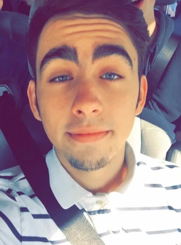 Awful Eyebrows (25 pics)