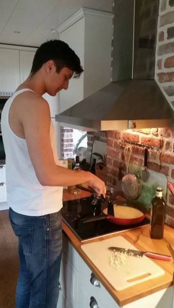 Problems Of Tall People (14 pics)