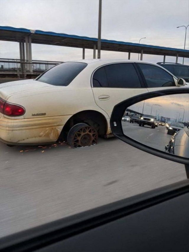 Awful Cars And Drivers (32 pics)
