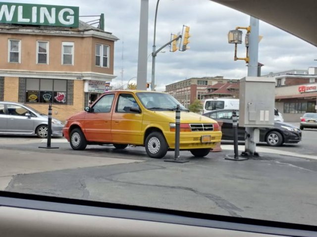 Awful Cars And Drivers (32 pics)