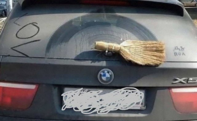 Awful Cars And Drivers (32 pics)