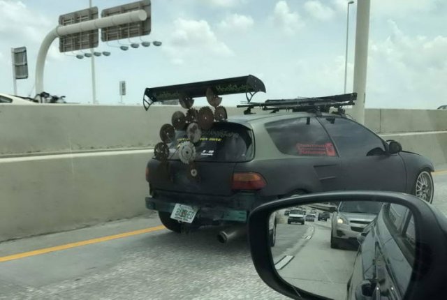 Awful Cars And Drivers (32 pics)