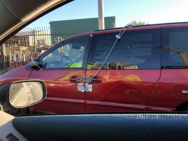 Awful Cars And Drivers (32 pics)