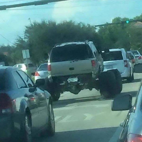 Awful Cars And Drivers (32 pics)