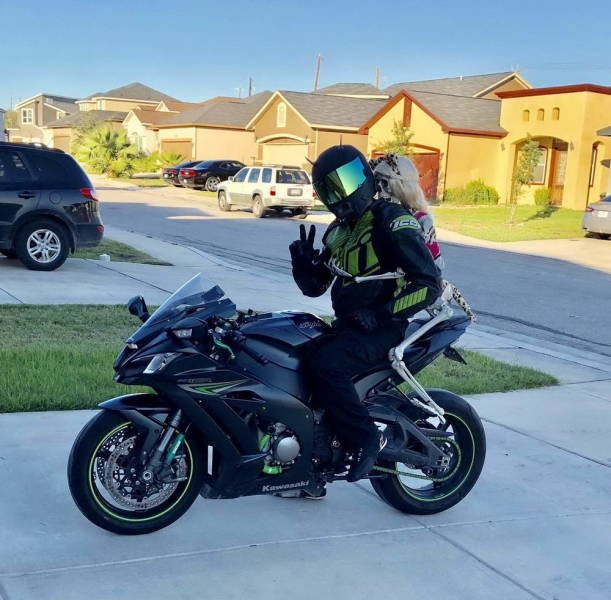 Awful Cars And Drivers (32 pics)