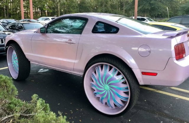 Awful Cars And Drivers (32 pics)