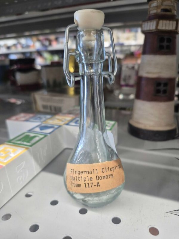 Weird Finds In Thrift Shops (46 pics)