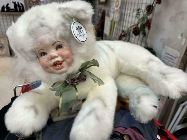 Weird Finds In Thrift Shops (46 pics)