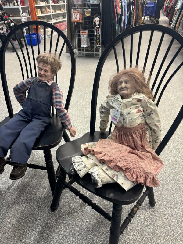 Weird Finds In Thrift Shops (46 pics)