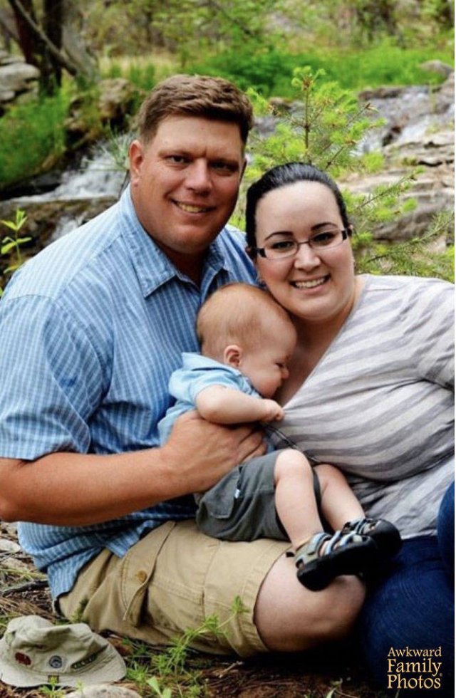 Awkward Family Photos (24 pics)