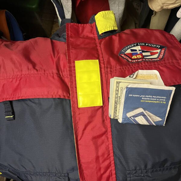 Cool Finds In Thrift Shops (25 pics)