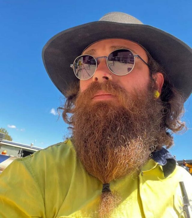 Men With And Without Beards (18 pics)