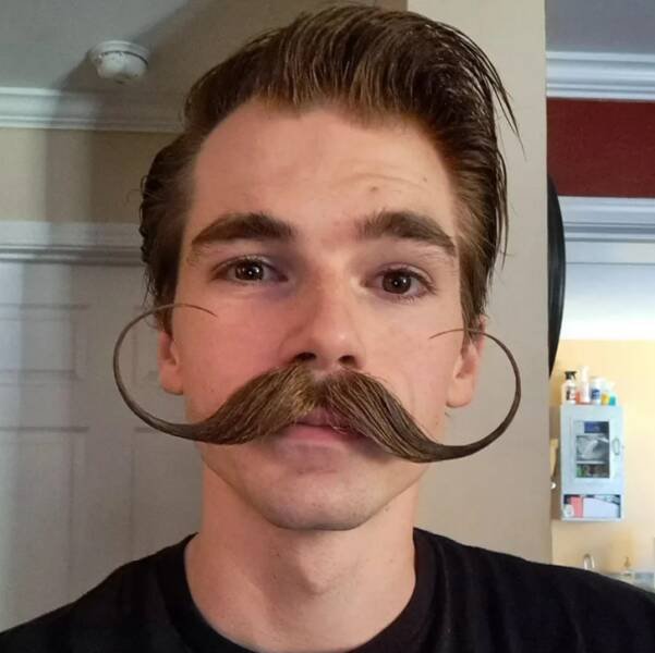 Men With And Without Beards (18 pics)