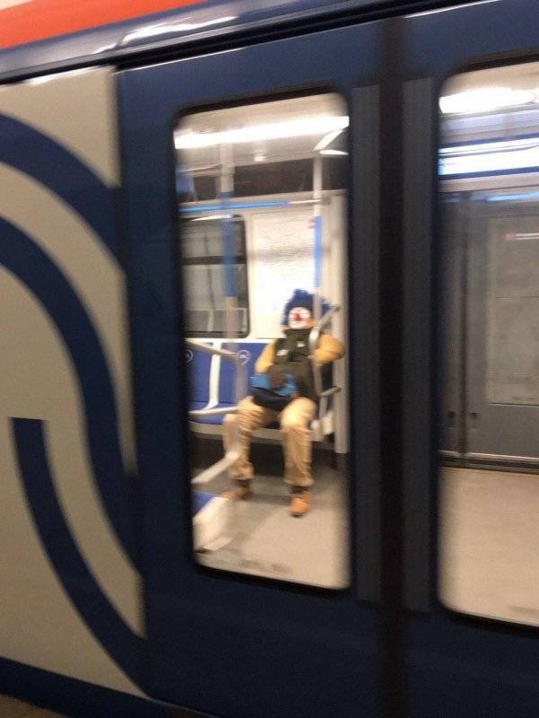 Strange People In The Subway (44 pics)