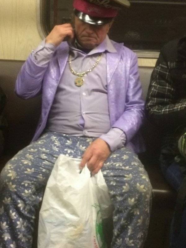 Strange People In The Subway (44 pics)