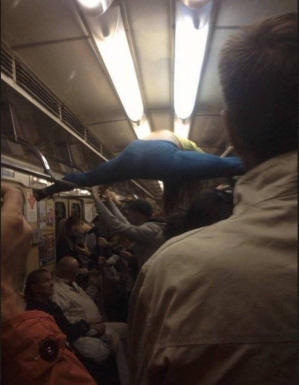 Strange People In The Subway (44 pics)