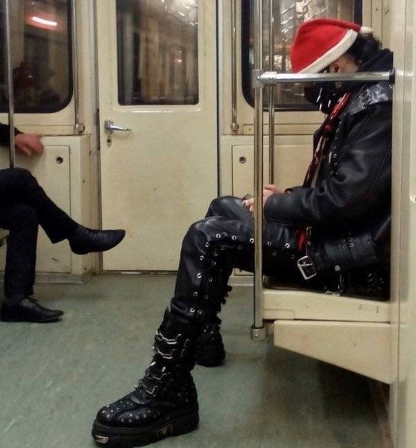 Strange People In The Subway (44 pics)