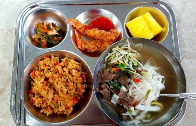 School Lunches In Different Countries (26 pics)