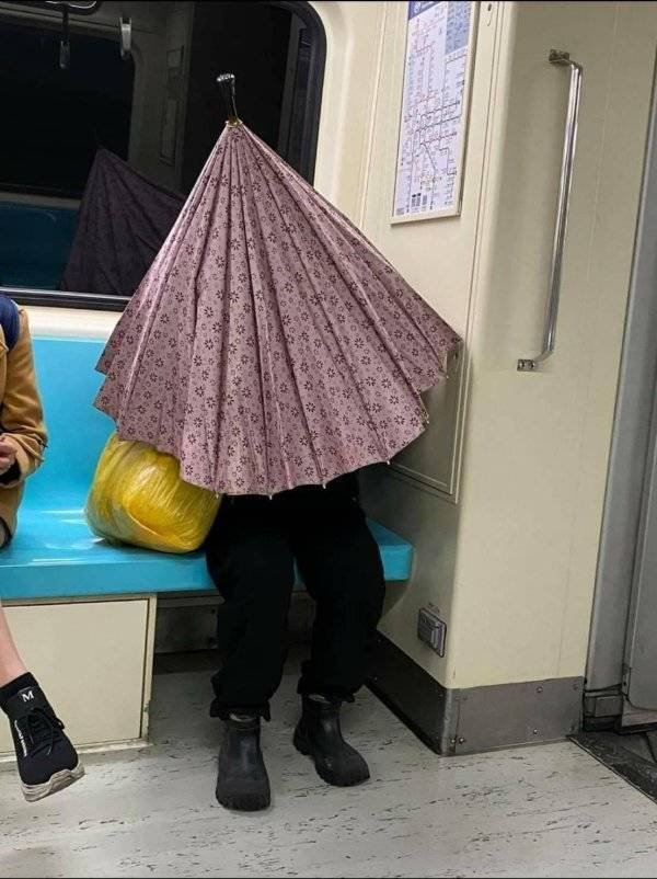 Strange People In The Subway (44 pics)