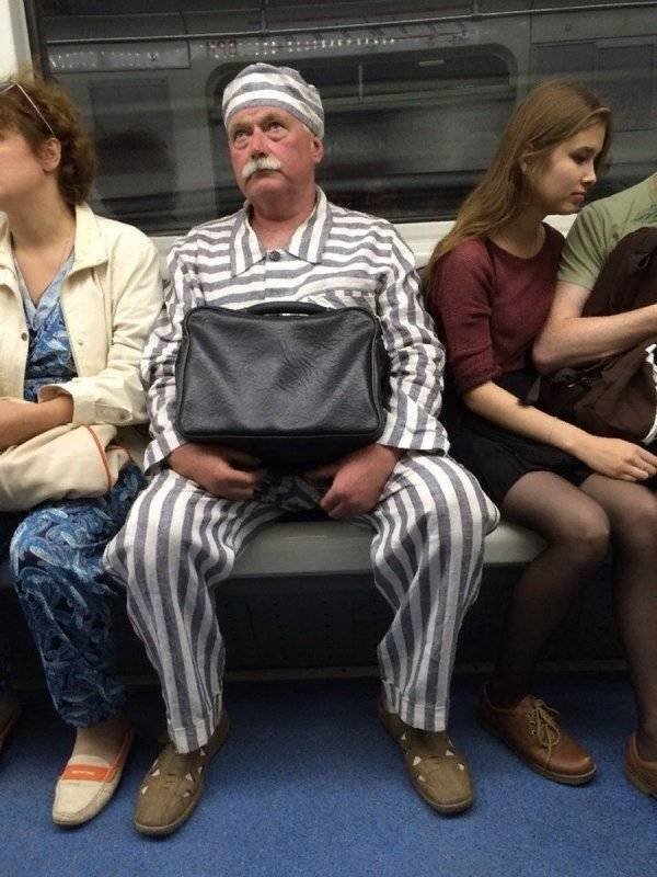 Strange People In The Subway (44 pics)