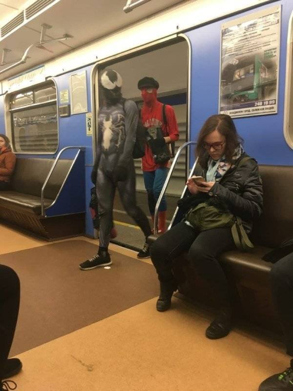 Strange People In The Subway (44 pics)