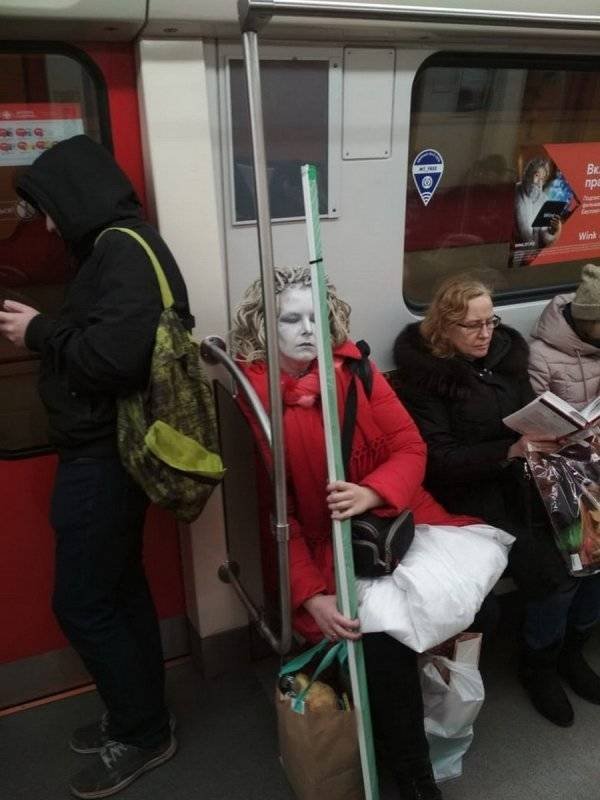 Strange People In The Subway (44 pics)