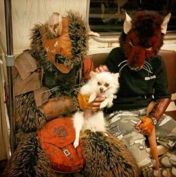 Strange People In The Subway (44 pics)
