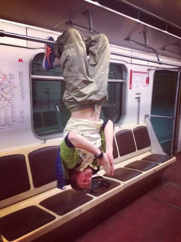 Strange People In The Subway (44 pics)