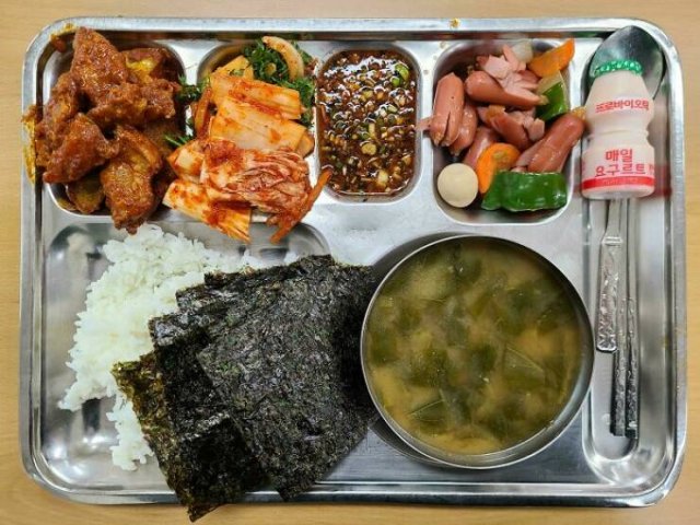 School Lunches In Different Countries (26 pics)