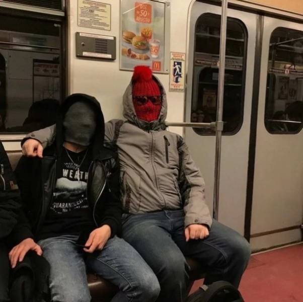 Strange People In The Subway (44 pics)