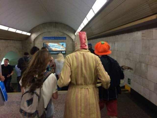 Strange People In The Subway (44 pics)