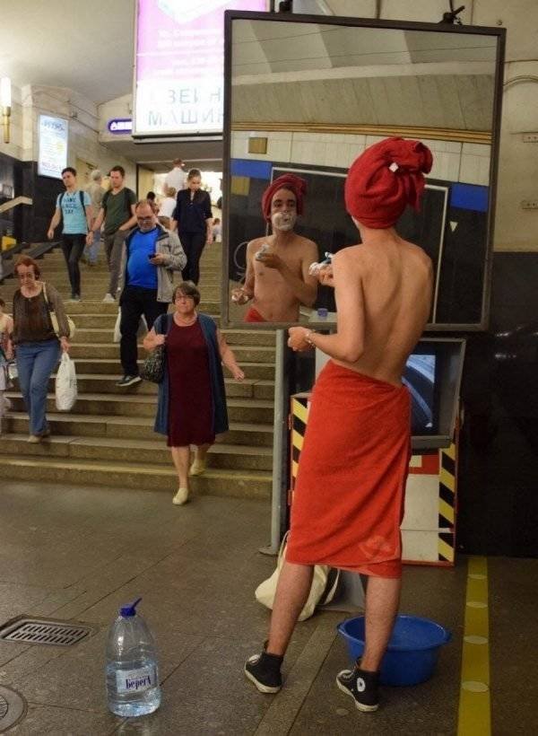 Strange People In The Subway (44 pics)
