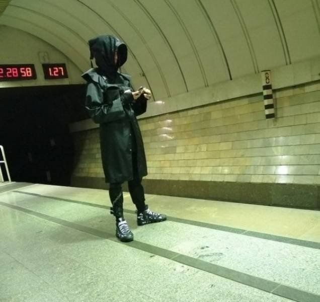 Strange People In The Subway (44 pics)