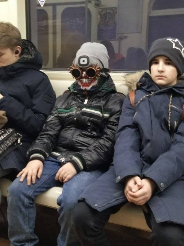 Strange People In The Subway (44 pics)