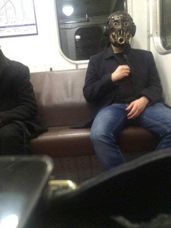 Strange People In The Subway (44 pics)