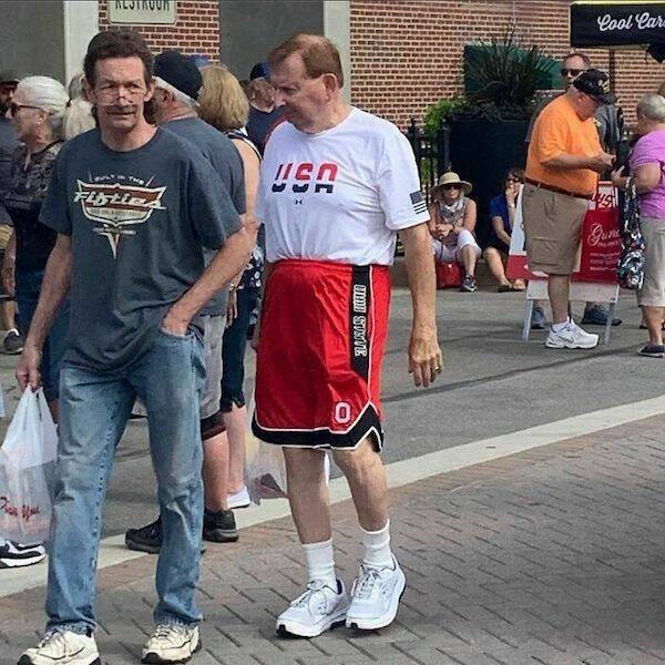 What Is Going On Here? (17 pics) What Is Going On Here? (17 pics)
